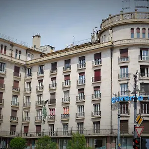 https://jackquaters-pulse.inbudapesthotels.com